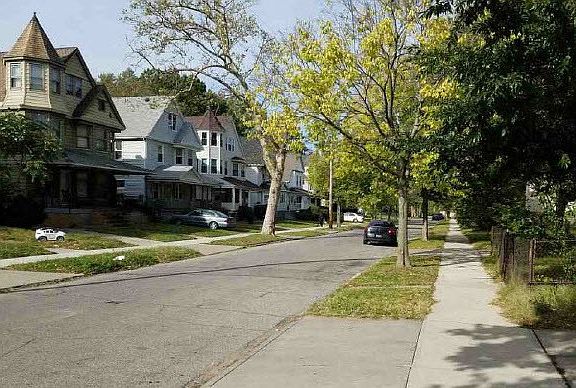 5th image of 1379 E 112th St