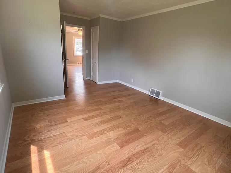 3178 Fowler Ave — Photo 5