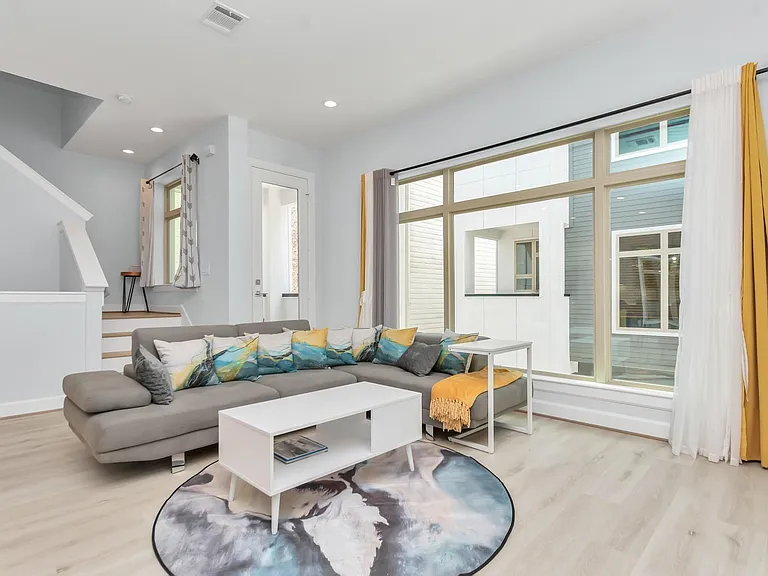 3310 Pease St #0 — Photo 8