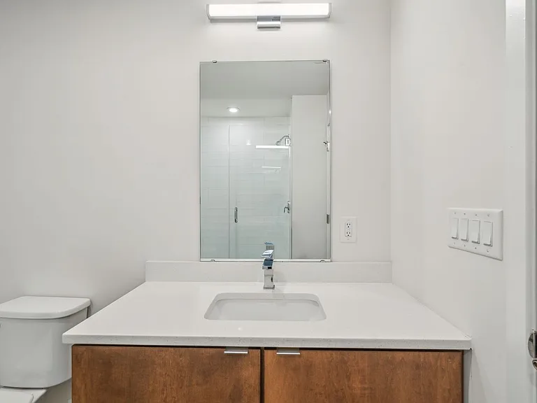 Graduate Pointe — Photo 245