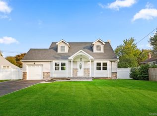 3 Ramsey Rd, Commack, NY 11725