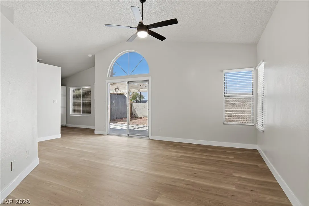2 bed, 2.0 bath, 1109 sqft, $1,750 — Photo 3