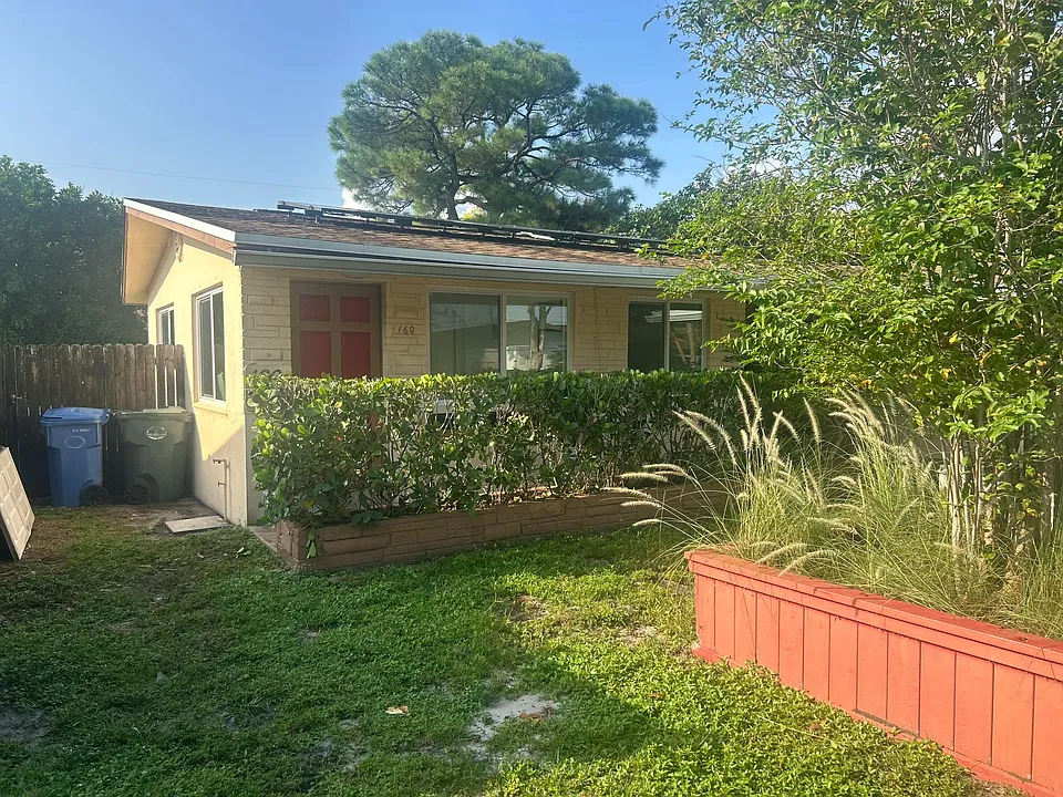 160 NW 43rd Ct #E