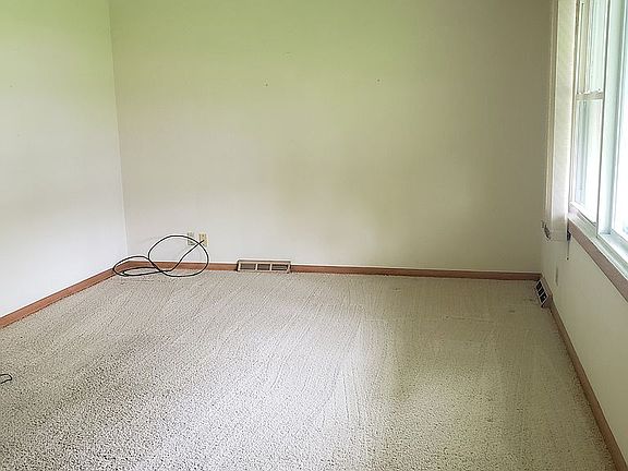 LR length, coved ceiling