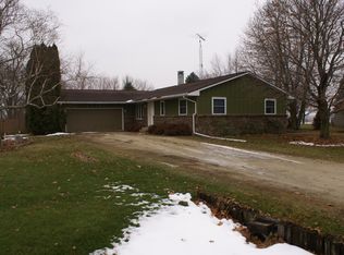 27325 Ada St, Sterling, IL 61081