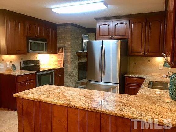 5th image of 3420 Edgemont Dr