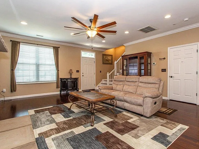 10714 Prince Albert Way — Photo 4