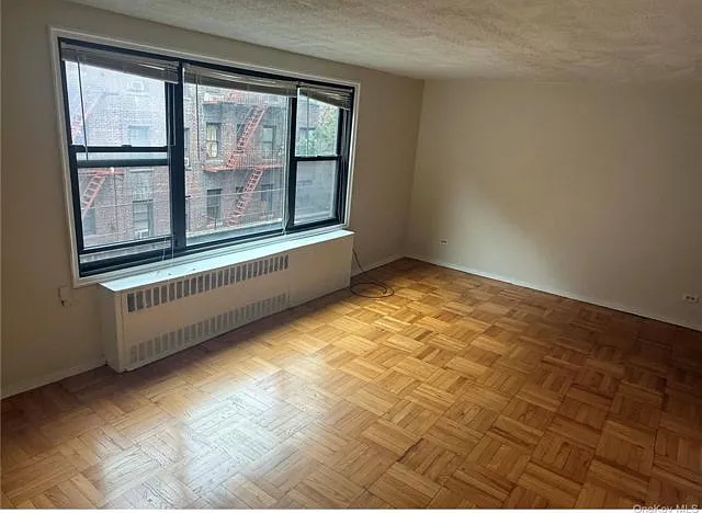 2835 Webb Ave #3A — Photo 6