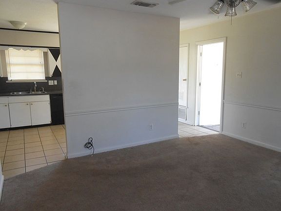 3rd image of 2106 E 48th St