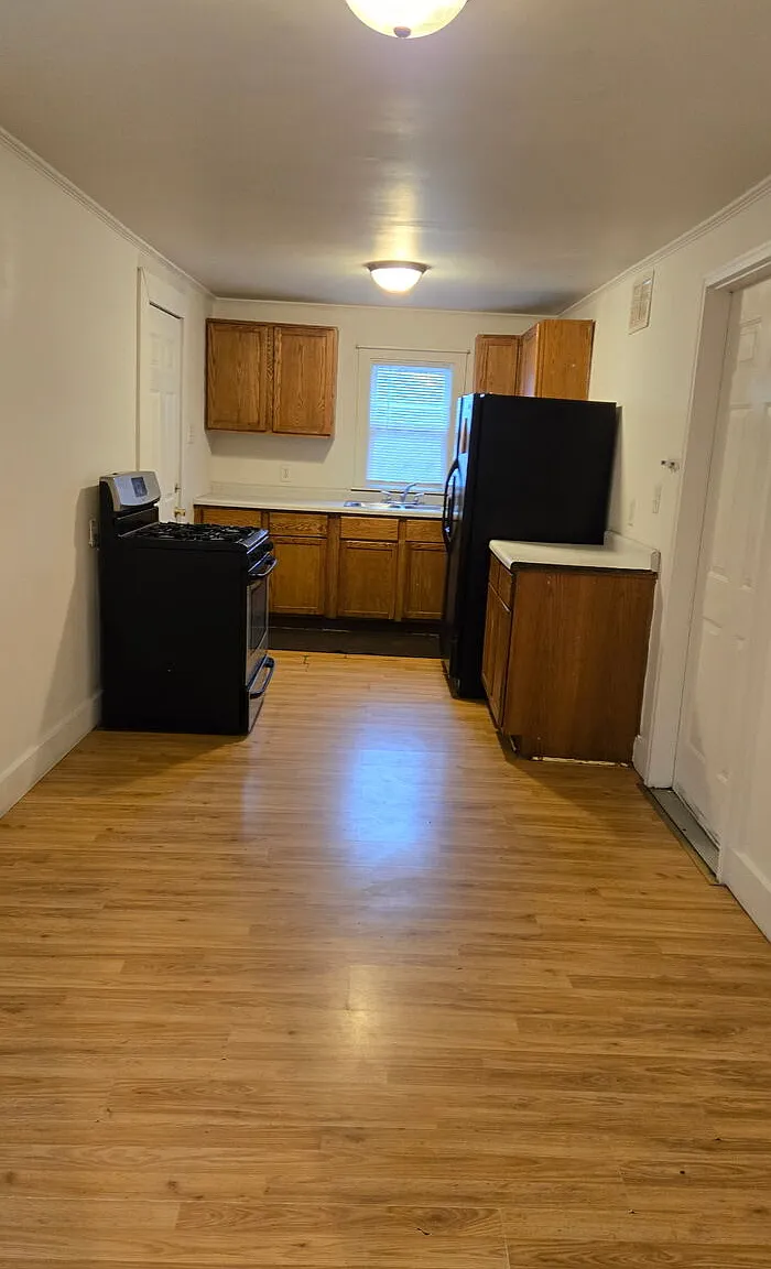 3 bed, 1.0 bath, 1225 sqft, $1,500 — Photo 4