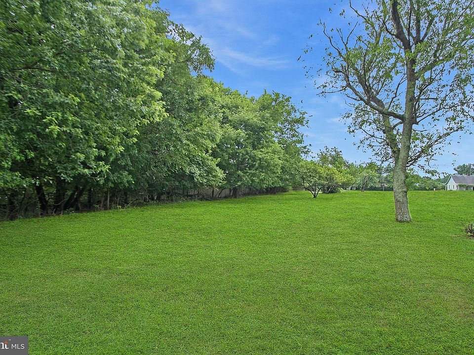2nd image of Flowers Ln
