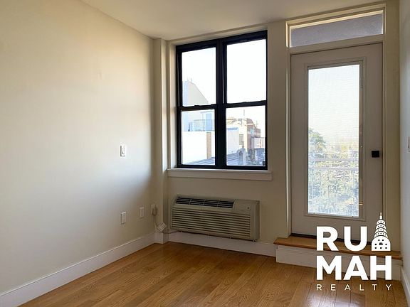 5th image of 1633 Dekalb Ave #32