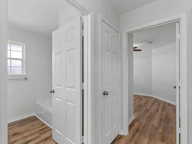 28 Easton St — Photo 30