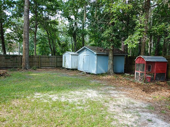 3rd image of 35 Live Oak Ln
