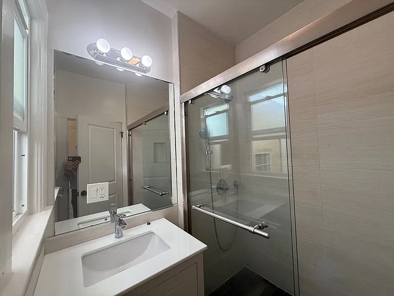 1052 Jamestown Ave — Photo 10