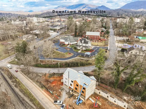 45 Richland St, Waynesville, NC 28786