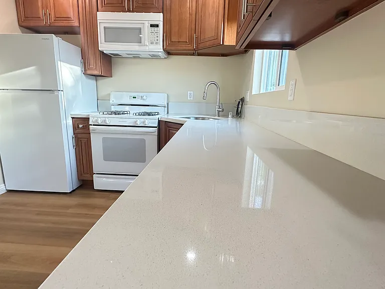 10644 1/2 Pinewood Ave — Photo 20