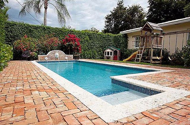2nd image of 925 Cotorro Ave