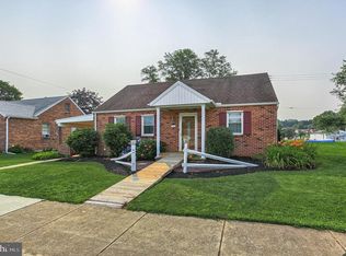 211 N 3rd St, Mount Wolf, PA 17347