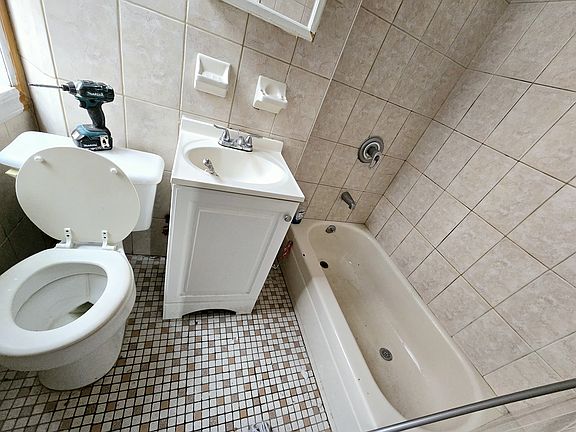 4th image of 601 Kosciuszko St #2F