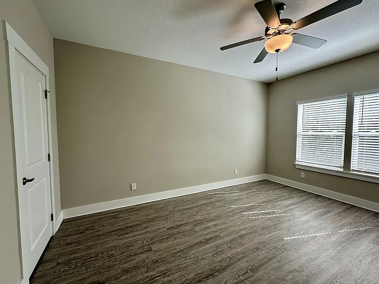 215 Date Palm Ln — Photo 18