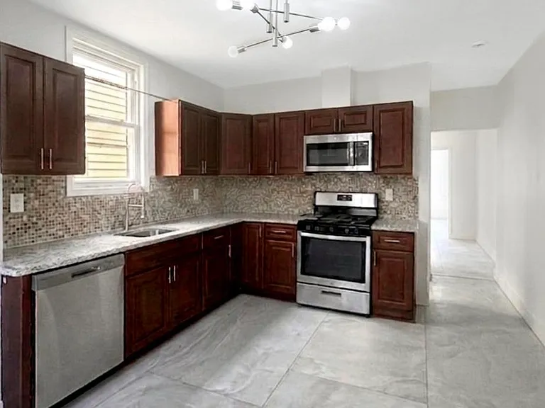 132 Bayview Ave #1 — Photo 1