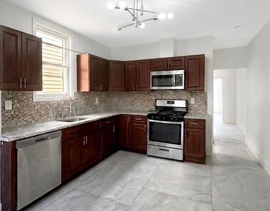 1st image of 132 Bayview Ave Floor 1