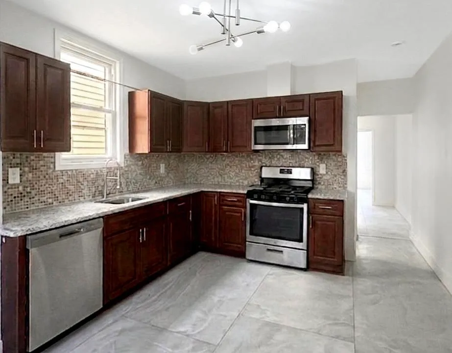 132 Bayview Ave #1