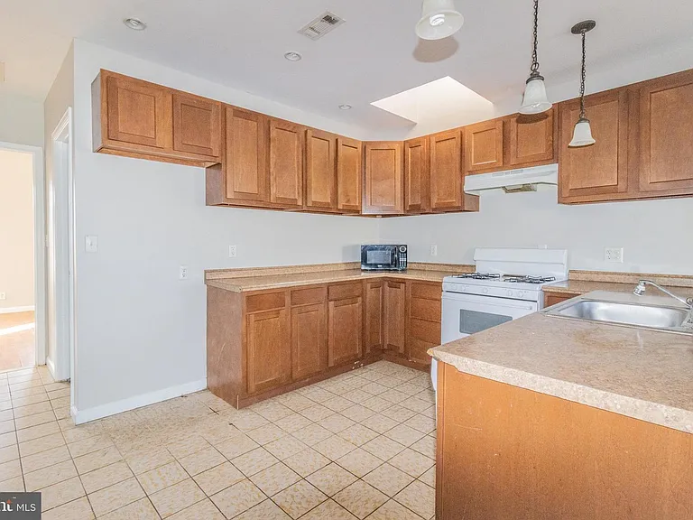 2124 Bolton St #3 — Photo 17