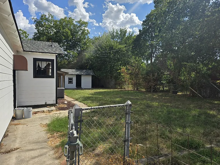 933 Carondolet Ct — Photo 13