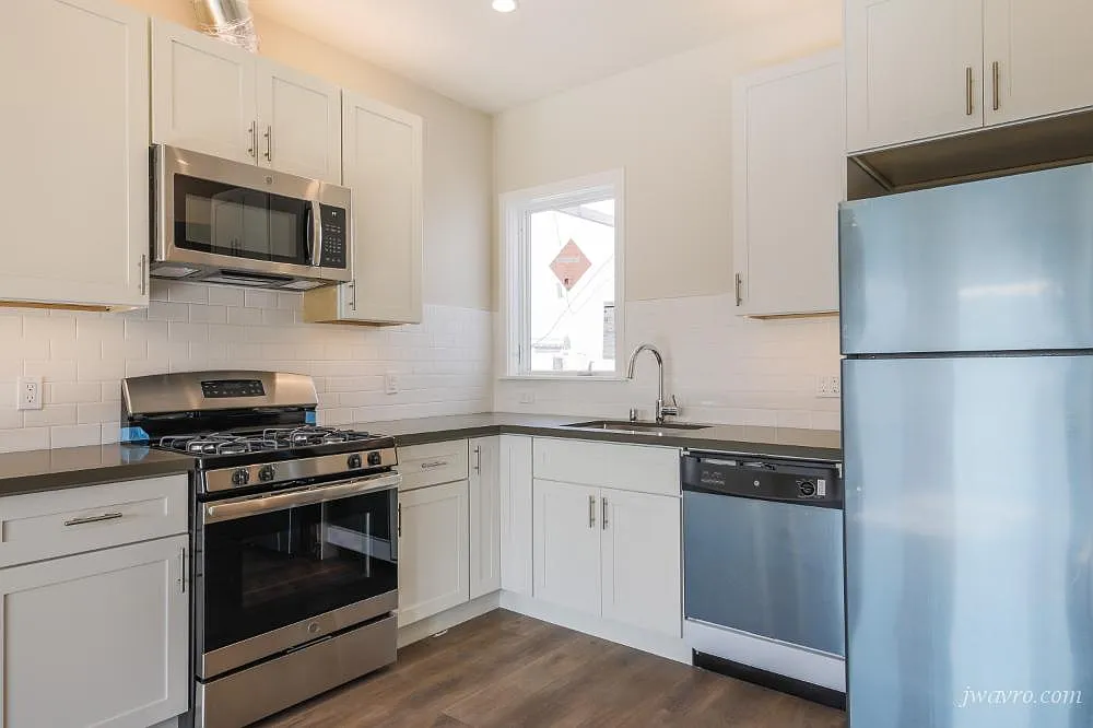 Completely Remodeled One Bed Valencia Street Apartment — Photo 4