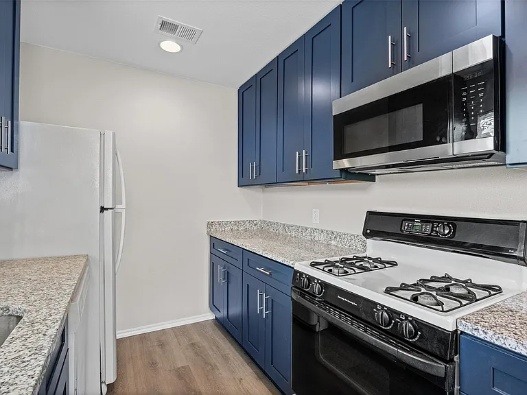 2615 Ektom Dr #C — Photo 6