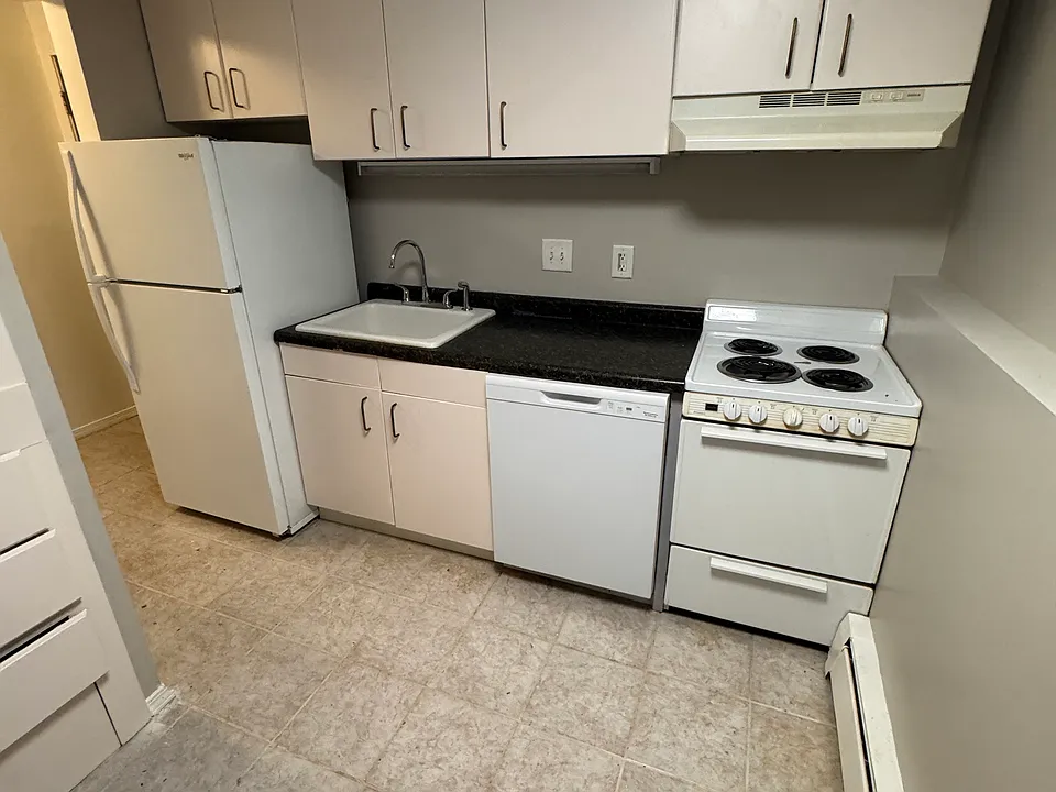 221 W Flint St #8
