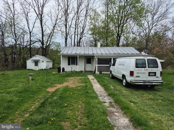 200 Middle Ln, Gore, VA 22637