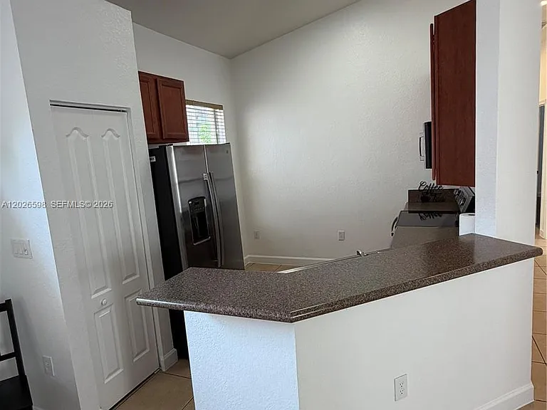 3951 NE 11th Dr — Photo 6