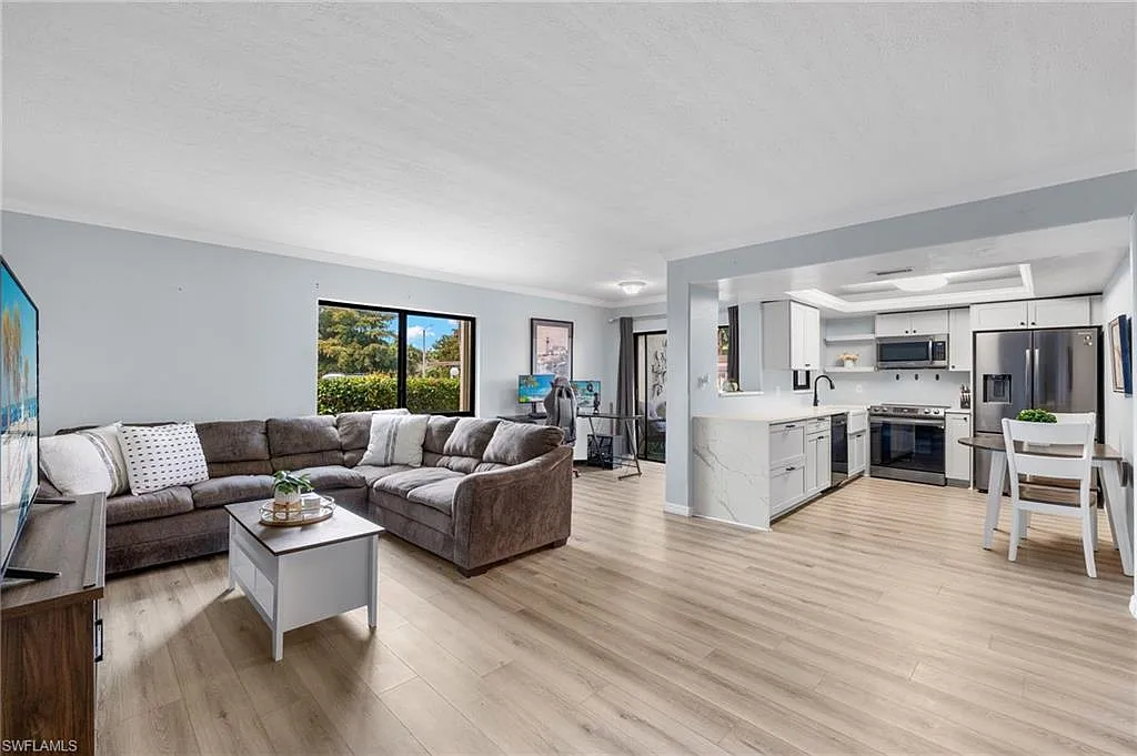 2 bed, 2.0 bath, 966 sqft, $2,000 — Photo 1