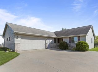 1111 Sand Point Rdg, Neenah, WI 54956