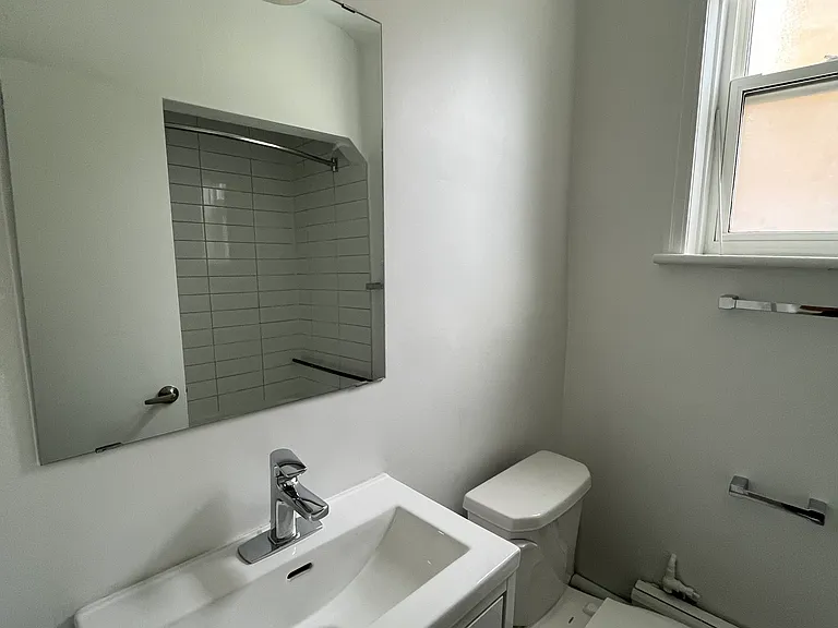 310 Speedvale Ave E — Photo 8