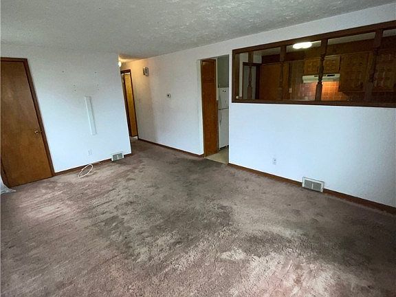 4th image of 57 Hinman Ave