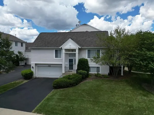 2418 Oakfield Dr, Aurora, IL 60503