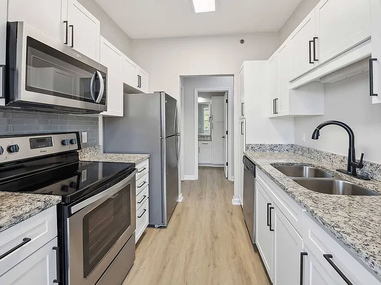The Reserve at Meadowmont Apartments and Townhomes — Photo 25