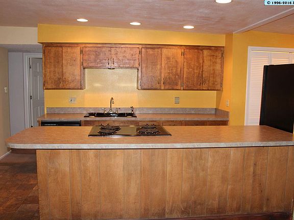 5th image of 409 E 34th St
