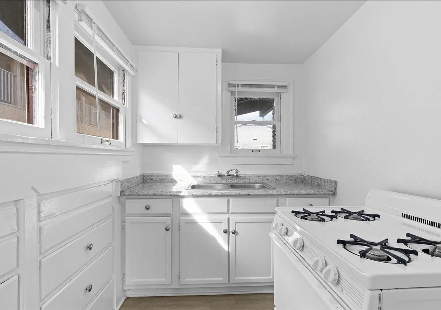 Beautiful One Bedroom Apartment! — Photo 3