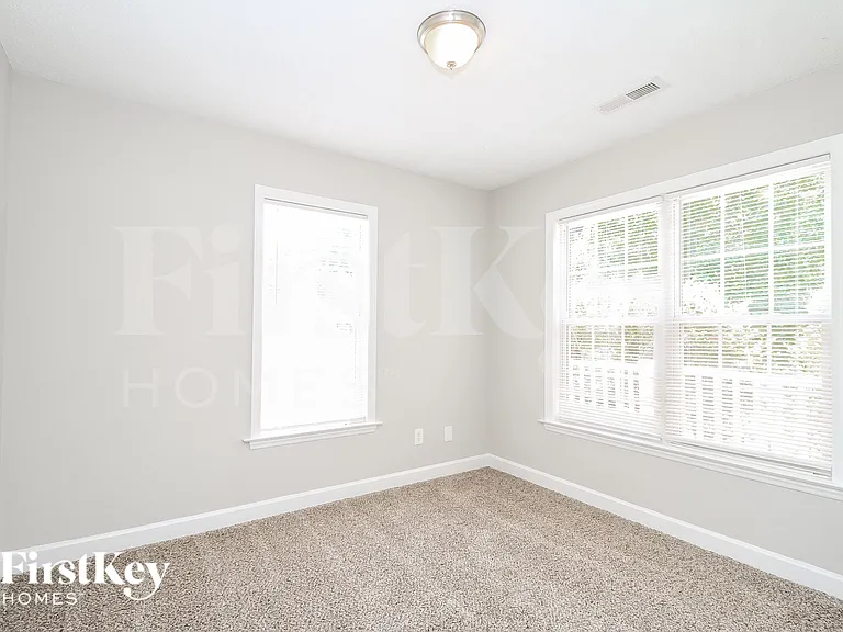 1800 Holly Crescent Ln — Photo 12