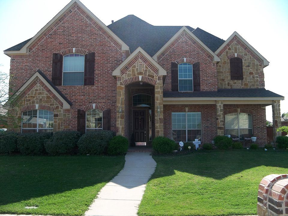1st image of 611 Montclaire Dr