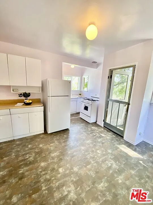2 bed, 1.0 bath, 1100 sqft, $3,250 — Photo 4