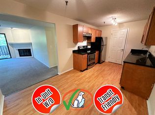1330 Brook St APT F, Saint Charles, IL 60174
