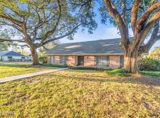 201 Saxon Dr, Lafayette, LA 70508