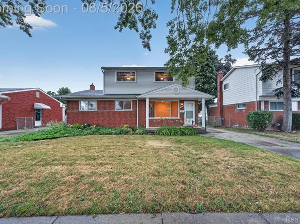 8415 Christine St, Warren, MI 48093