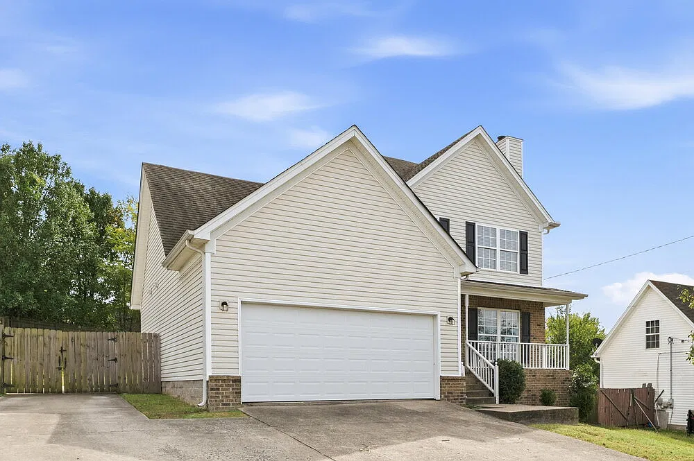 3 bed, 2.5 bath, 1559 sqft, $2,105 — Photo 4